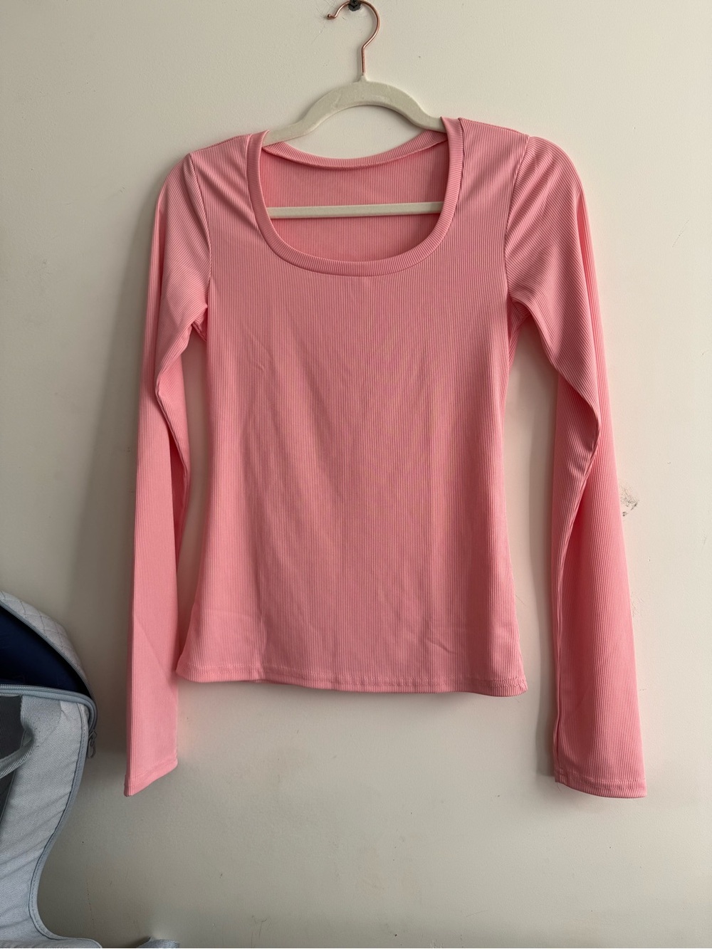 Women's Long-Sleeve Scoop Neck Top in Pink